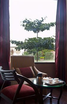 Hotel Lariya Resort
