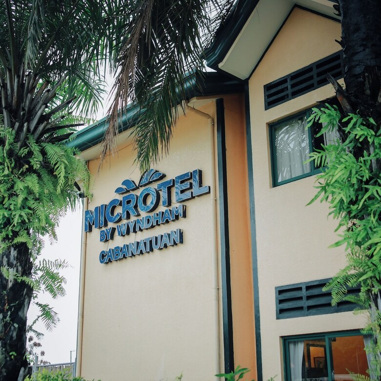 Hotel Microtel By Wyndham Cabanatuan