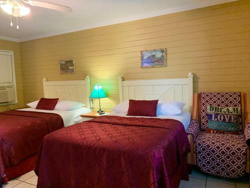 Posada Lakeside Inn And Cafe