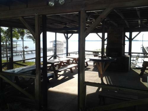 Posada Lakeside Inn And Cafe