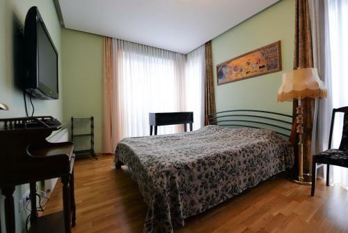 Arunes Apartments