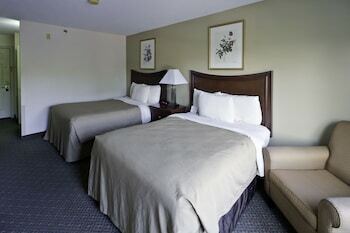 Hotel Country Inn At The Mall