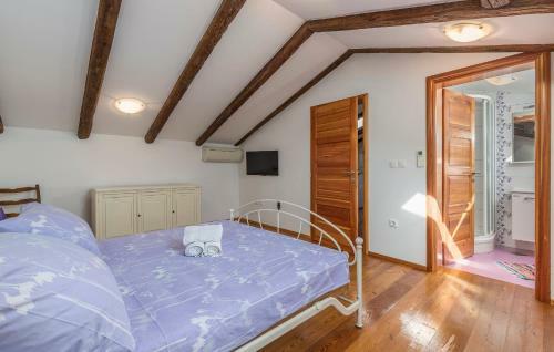 Hostal Holiday Home Peresiji 81