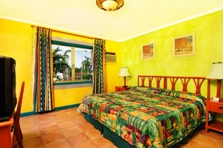 Hotel Doctors Cave Beach