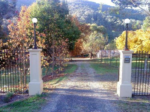 Hillview Oak B&B