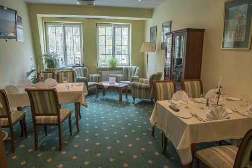 Hostal Businessman Institute