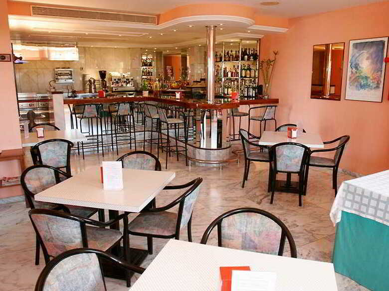 Molins Park Hostal