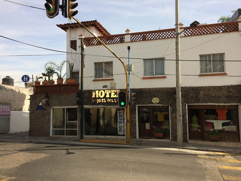 Hotel Bajo El Volcan