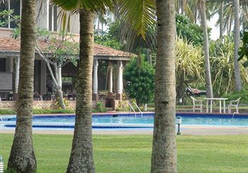 Hotel Palm Village
