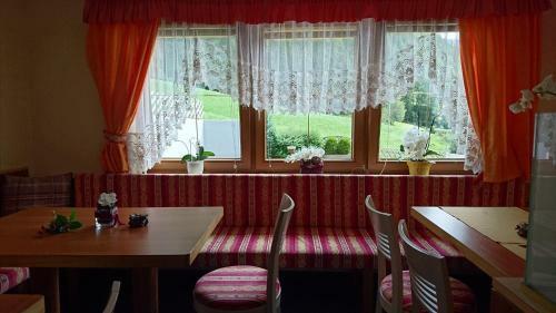 Hostal Hotel Garni Sch�nblick