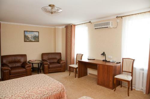Oktyabrskaya Hotel