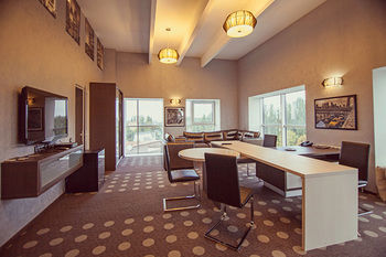 Hotel Ambassador Plaza