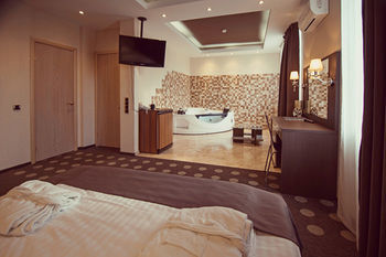 Hotel Ambassador Plaza