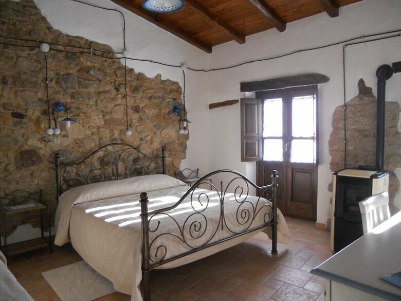Hostal Su Caramu Guest House