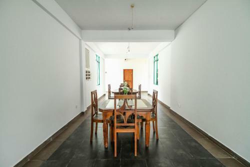 Night Station Hotel