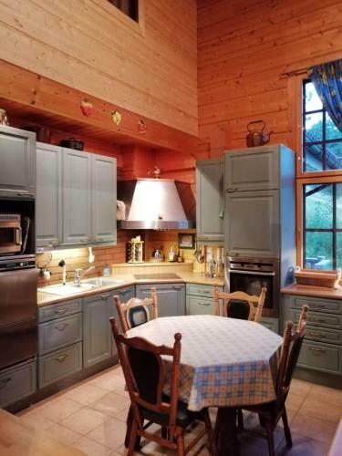 Hostal Tahkonhovi Golden Chalet