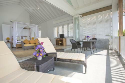 Sri Sharavi Beach Villas & Spa