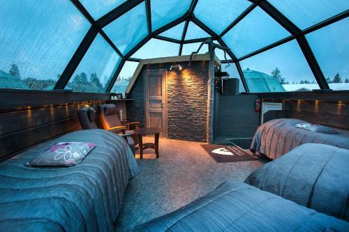 Hotel Arctic Glass Igloos