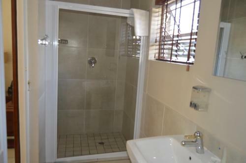 Hostal Lakeview Guest House
