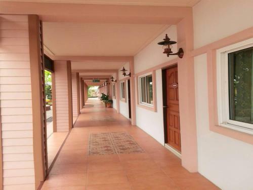 Hotel Montharntham Resort Ruknailuang