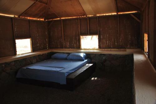 Lodge Moon Island Camp