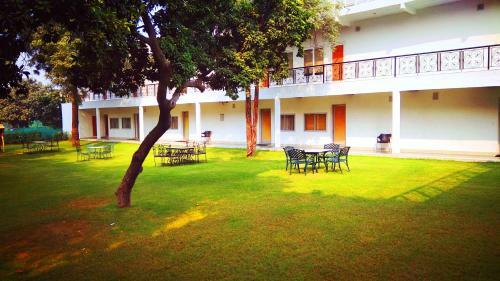 Hotel Aapno Ghar Resort & Amusement Park
