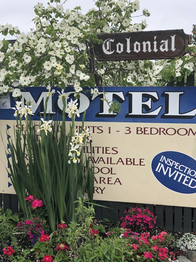 Colonial Motel