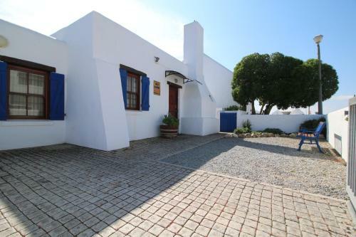 Hostal Baywatch Guest House