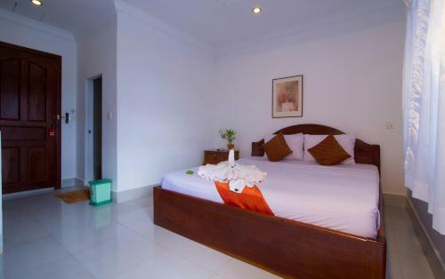 Hotel Blossoming Romduol Lodge
