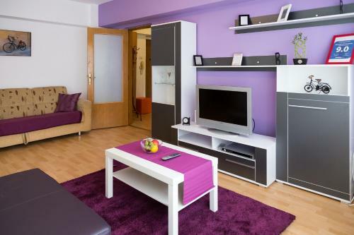 Sunny Old Town Apartments