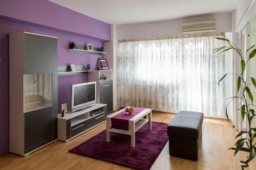 Sunny Old Town Apartments