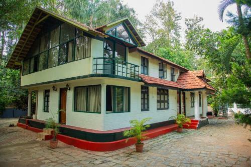 Hotel Orchid Trails Resort