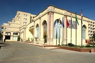 Grand Pyramids Hotel