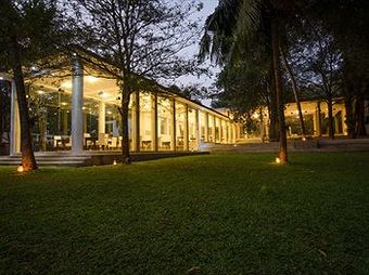 Hotel Thotupola Lakeside Resort