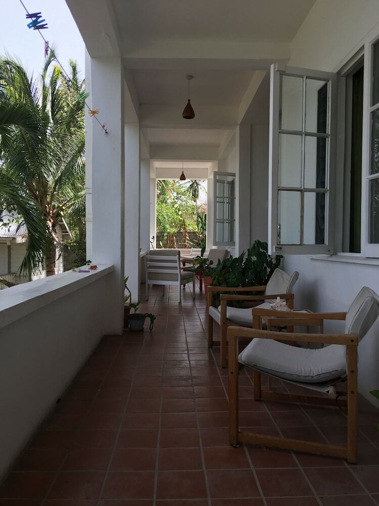 Green Roof Inn