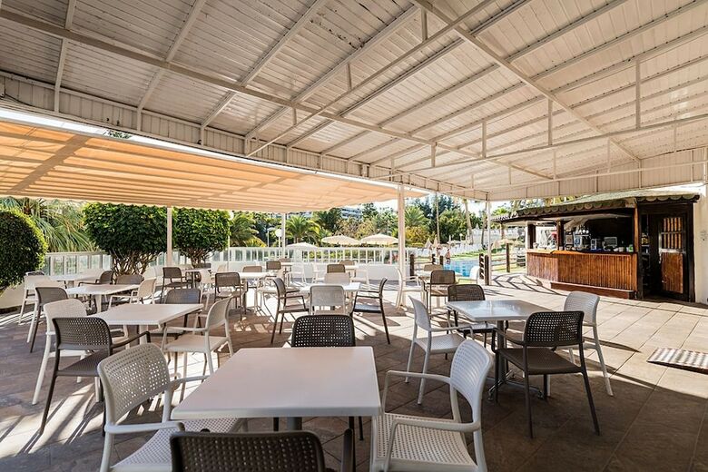 Aparthotel New Folias