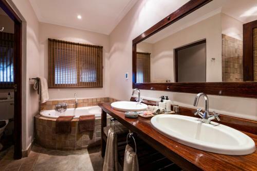 Inyati Game Lodge