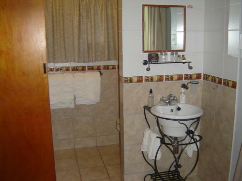 Hostal Cedar Lodge Guest House