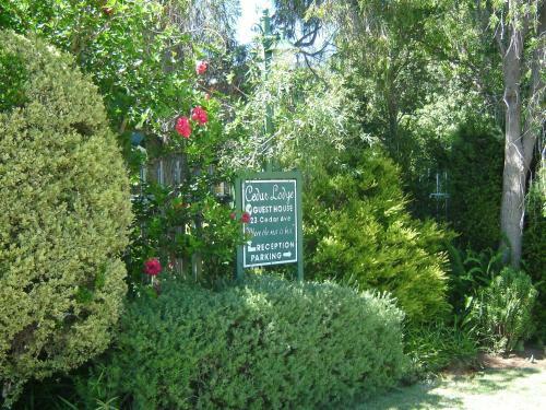 Hostal Cedar Lodge Guest House