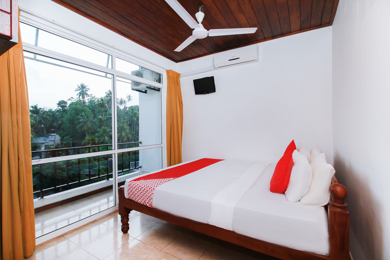 Aradhana Hotel