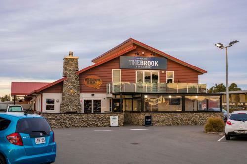 Riverstone Motel