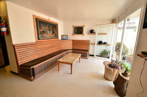 Hotel Alwoodland Residency