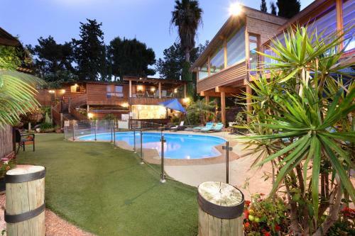 Lodge Barzilay Mansion