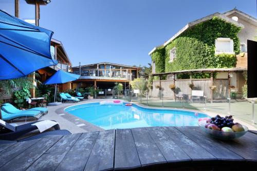 Lodge Barzilay Mansion
