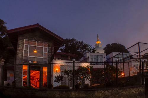 Villa Baywatch, Rumassala
