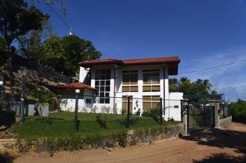 Villa Baywatch, Rumassala