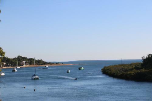 Boyne Island Motel And Villas