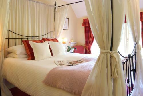 Tumbling Weir Hotel