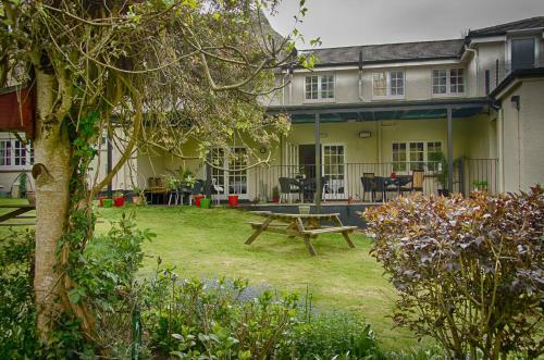 Tumbling Weir Hotel