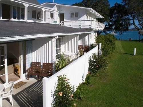 Hananui Lodge And Apartments